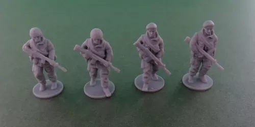 Riflemen Patrolling (28mm)